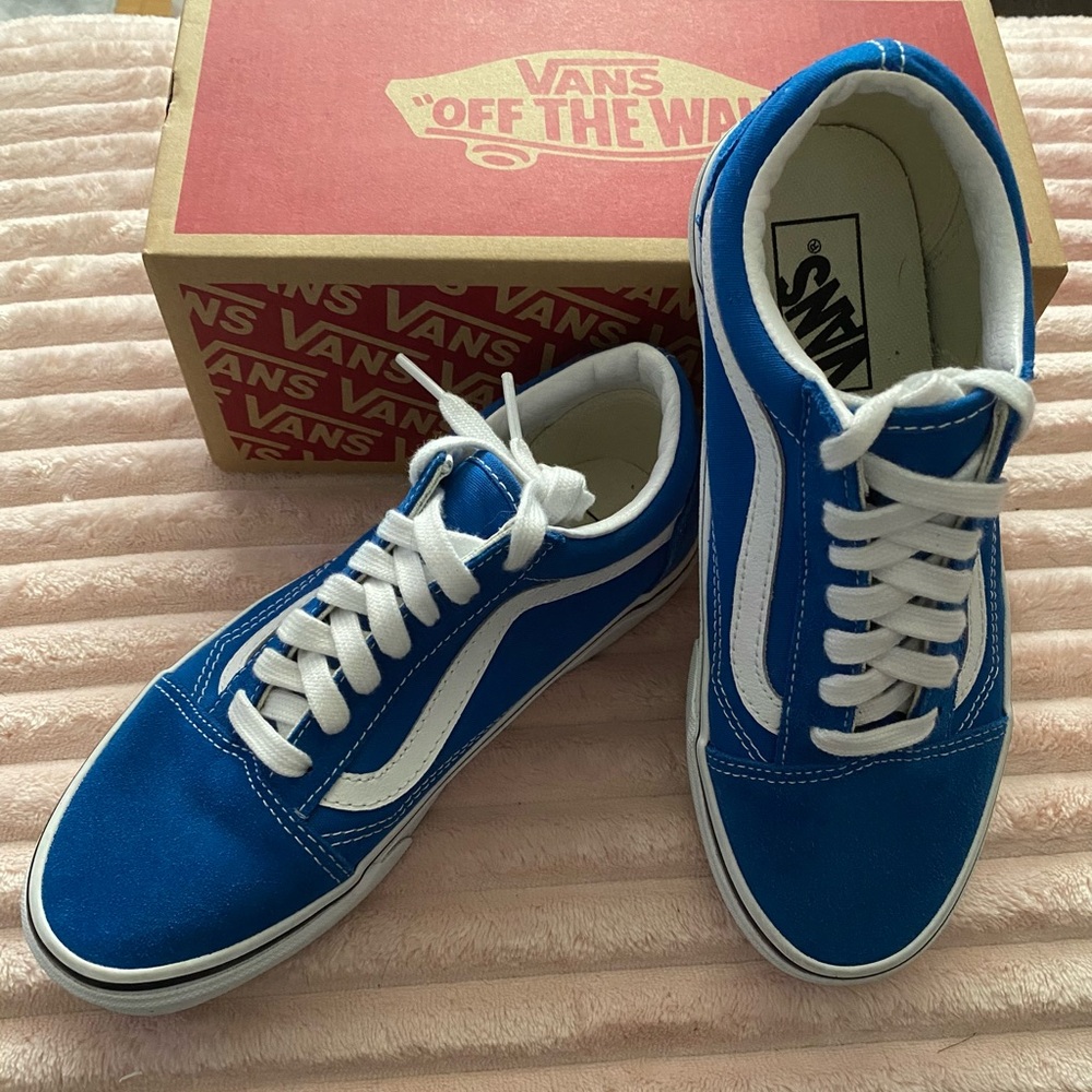 Vans old school unisex (men’s size 5 women’s size 6.5) imperial blue/tr wht
